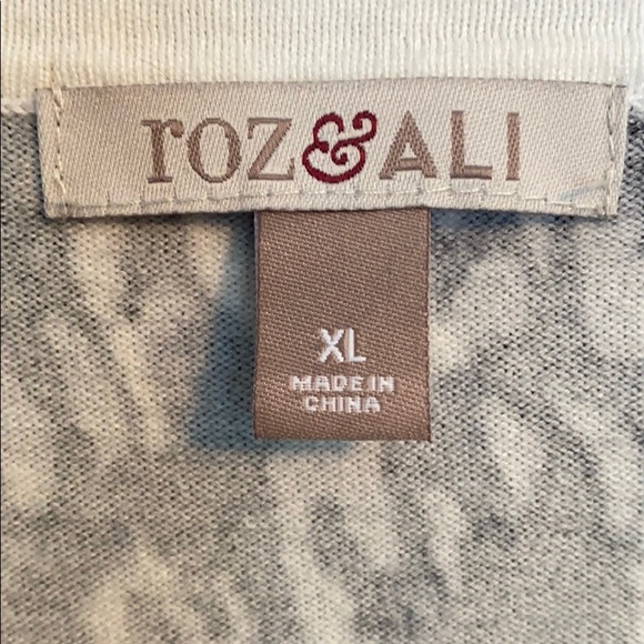 Beautiful animal print sweater - Picture 2 of 5